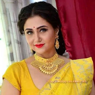 Swastika Mukherjee Biography, Husband, Son, Daughter, Father, Mother, Brother, Sister, Family Photos