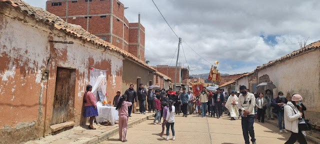 Fest zu Ehren von Erzengel Michael in Ravelo. Potosí - Bolivien. Michael – Bannerträger Gottes, Erzengel und Patron der Pfarrkirche in Ravelo Bolivien.