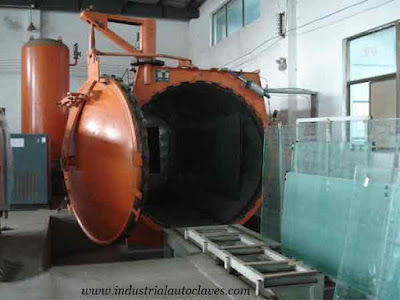 British Customer Visited Our Horizontal Autoclave Machine (2)