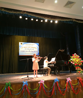 Nguyet Thu has a talent for playing the violin