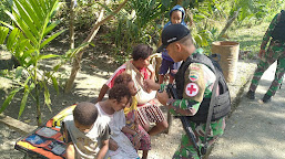   Anak Papua Sehat, Satgas Yonif 126/KC Keliling Berikan Sirup Multivitamin Kepada Anak Perbatasan