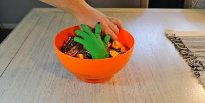 Moving Monster Hand Robot Candy Bowls Haloween Party Prop Decoration