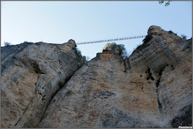 Un tramo aéreo de la vía ferrata de Priego