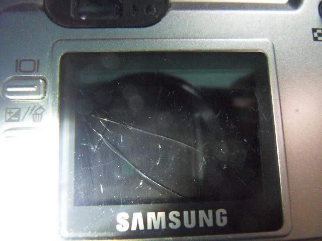 Samsung-Digimax-530-Camera-Broken-LCD-Screen