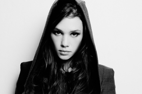 Astrid BergesFrisbey Posted by toya at 403 PM 0 comments