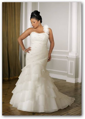 Vestido de novia para gorditas con corset y detalle sobre un hombro
