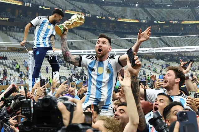 World Cup champion Argentina returns home to jubilant crowd