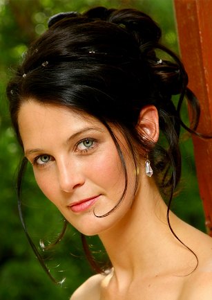 wedding hairstyles half up half down pictures These hair updos can look 