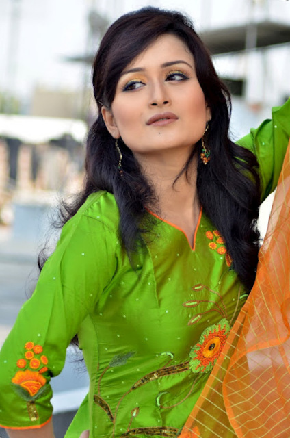 Nadia Khanom Nodi