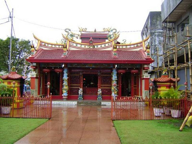 Wisata Religi Kuil Ban Hin Kiong Manado