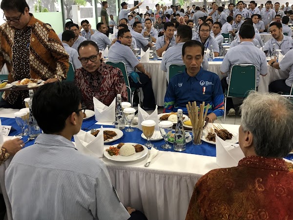Kata Yusuf Mansur, Jokowi Puasa Senin-Kamis, Eh Terciduk Makan Siang, Netizen: Piye Iki Yai?