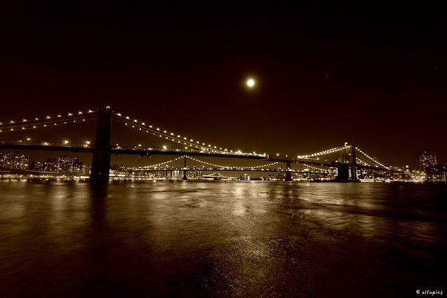 Manhattan e Brooklyn bridge dal Pier 17-New York