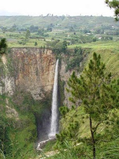 Air Terjun Tertinggi Dan Paling Indah Di Indonesia - http://munsypedia.blogspot.com/