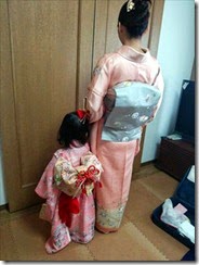 お子様と一緒に着物で写真撮影 (2)