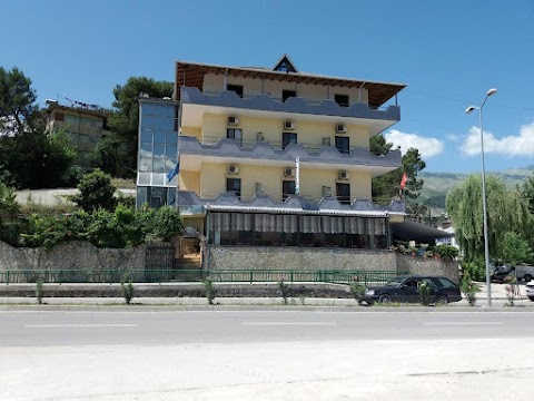 Qiqi Hotel  ( Gjirokaster )