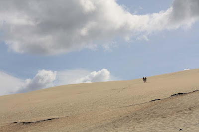 Walk on sand guillaume lelasseux 2009