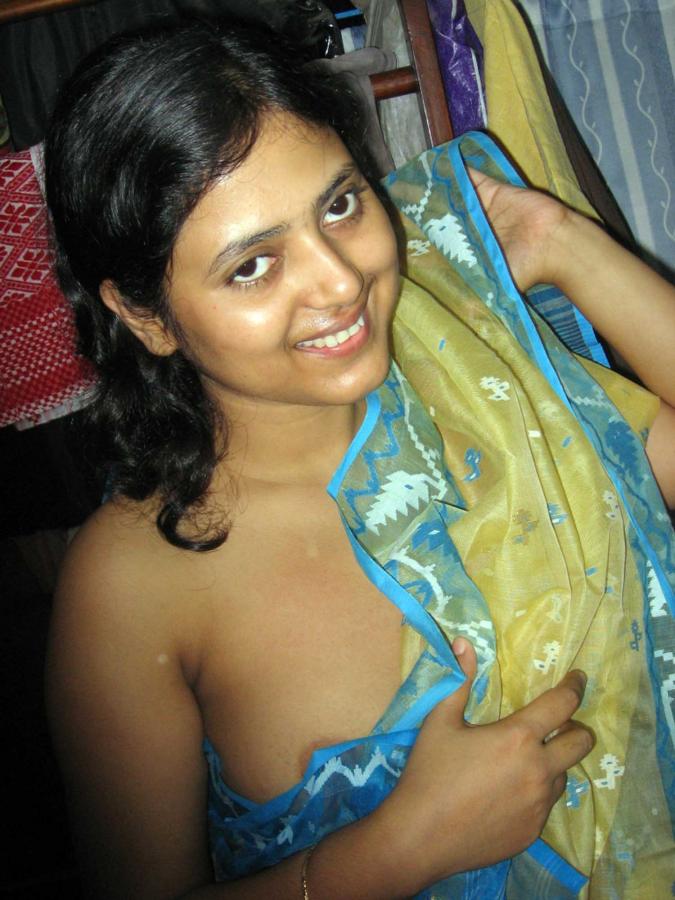 Indian Aunty Seducing nude Pictures