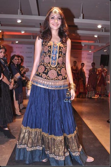 Anushka Sharma At Ritu Kumar New Store Launch Mycineworld Com (6)