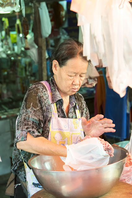 Mercato del treno di Mae Klong