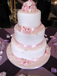 Amazing Wedding Cakes With Pink Roses