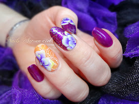 Nail art fleur one stroke et arabesques