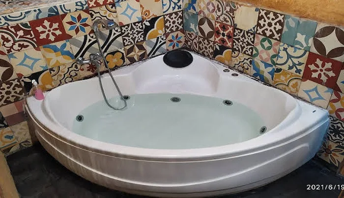 La Luna Resort Yogyakarta bathtub