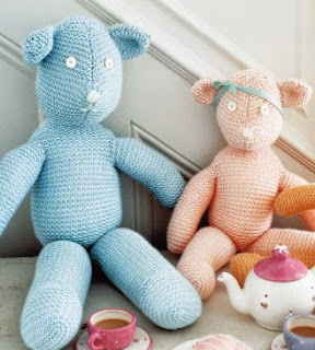 http://www.knitrowan.com/files/patterns/Three_Bear_Family.pdf