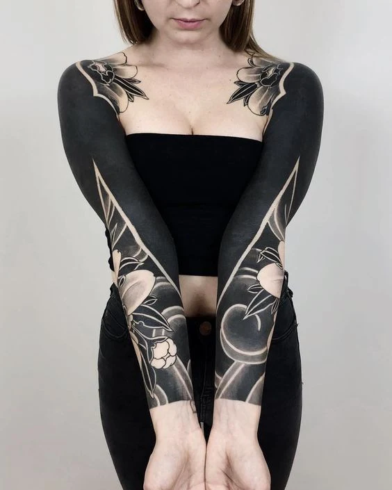 Tatuajes Blackwork en los brazos