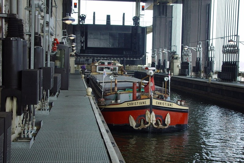 strepy-thieu-boat-lift-18