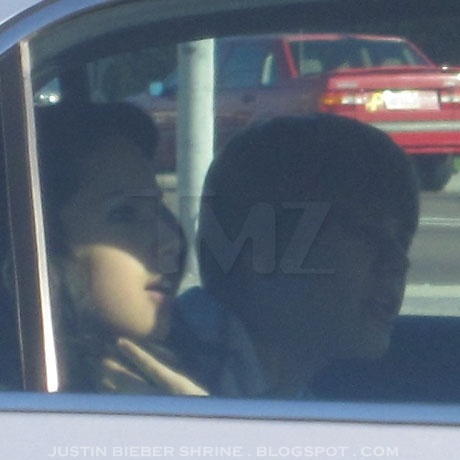 justin bieber and his girlfriend jasmine. OMG Justin Bieber caught