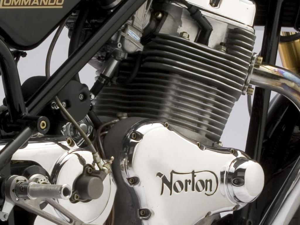 Norton 961 Commando Engine