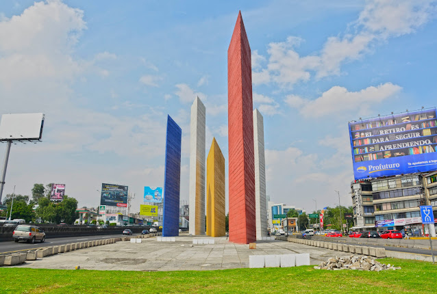 Torres de Satélite de Luis Barragán