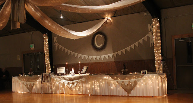 The Head Table More burlap pennants and table cloths