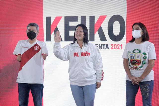 Keiko Fujimori encabeza el recuento oficial de los sufragios de las elecciones presidenciales peruanas con un 50,5 % de los votos frente al 49,4 % de Pedro Castillo, con el 88,8 % de las actas escrutadas, según datos de la Oficina Nacional de Procesos Electorales (ONPE).  A mitad de las madrugada, hacia las 4.48 hora local, la candidata derechista es primera en los votos ya procesados, poco más de un punto por delante de Castillo, con la particularidad de que éste logra su mayor caudal electoral de las zonas rurales y del interior, que son las últimas en contabilizarse.