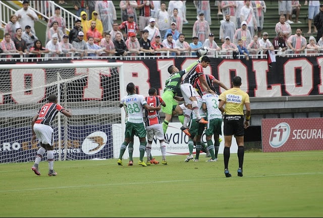 Chapecoense empata sem gols com Joinville e deixa título do turno em aberto