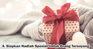 Siapkan Hadiah Spesial Untuk Orang Tersayang merupakan salah satu tips anti boring habiskan waktu libur natal