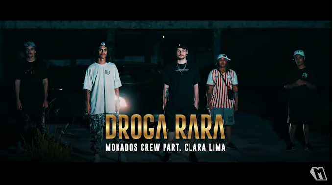 O grupo Mokados Crew chegou com uma rajada de rima ao lado de Clara Lima no clipe 'Droga Rara', veja
