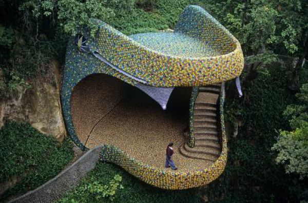 Snake Shaped House  33 Pics home appliance