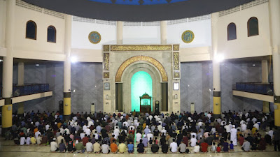 Masjid Raya Bandung Gelar Tarawih Kembali Usai Dua Tahun Terhenti Akibat Pandemi