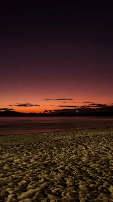 Wallpaper pantai senja hari yang aesthetic