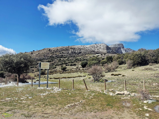 Subida circular al Pico Almadén (2.036 m) desde el Área Recreativa de la Fuenmayor (Parque Natural Sierra Mágina)