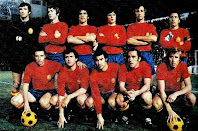 Selección de ESPAÑA - Temporada 1974-75 - Iríbar, Sol, Benito, Camacho, Costas, Claramunt; Quini, Villar, Gárate, Asensi y Rexach - ESPAÑA 1 (Megido), ESCOCIA 1 (Jordan) - 05/02/1975 - Eurocopa de Yugoslavia 1976, fase de clasificación - Valencia, estadio Luis Casanova - Alineación: Iríbar; Sol, Costas (Migueli, 70'), Benito, Camacho; Villar, Claramunt, Asensi; Quini, Gárate (Megido, 66') y Rexach