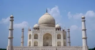 <img source='pic.gif' alt='Taj Mahal India.' />