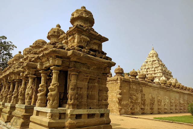 Kailsanathar temple complex with the entrance shrines