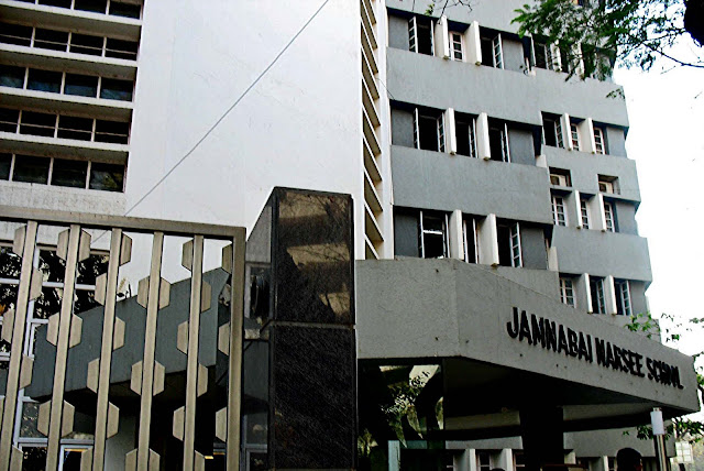 Jamnabai Narsee School in Juhu