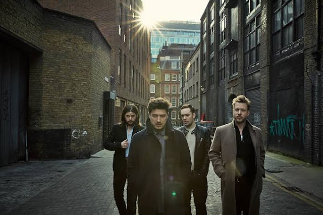 Mumford and Sons faz cover da canção Breathin, de Ariana Grande