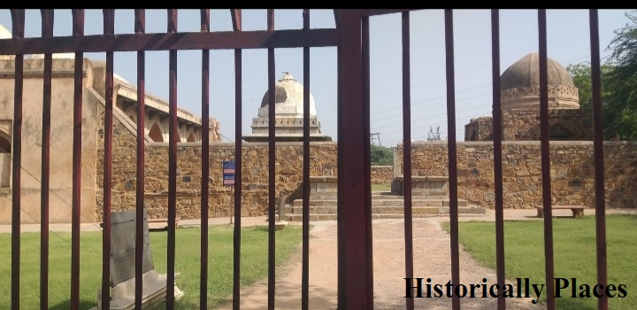 दिल्ली के वजीराबाद का किला जिसको 14 वी शताब्दी मे बनाया गया