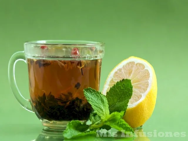 Té con limón para mejorar salud y bienestar