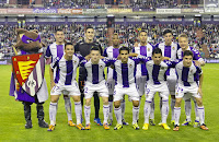 REAL VALLADOLID C. F. - Valladolid, España - Temporada 2013-14 - Jesús Rueda, Mariño, Bergdich, Fausto Rossi, Valiente y Ebert; Peña, Rukavina, Javier Baraja, Javi Guerra y Omar Ramos - REAL VALLADOLID 2 (Manucho y Ebert), SEVILLA F. C. 2 (Bacca y Alberto Moreno) - 20/10/2013 - Liga de 1ª División, jornada 9 - Valladolid, estadio Municipal José Zorrilla