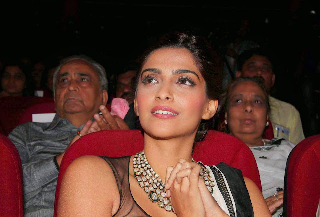 Bollywood actress sonam kapoor in saree latest hd photos